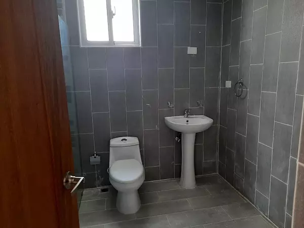 apartamentos - Vendo Bonito Apartamento 2do Nivel en Los Alamos  4