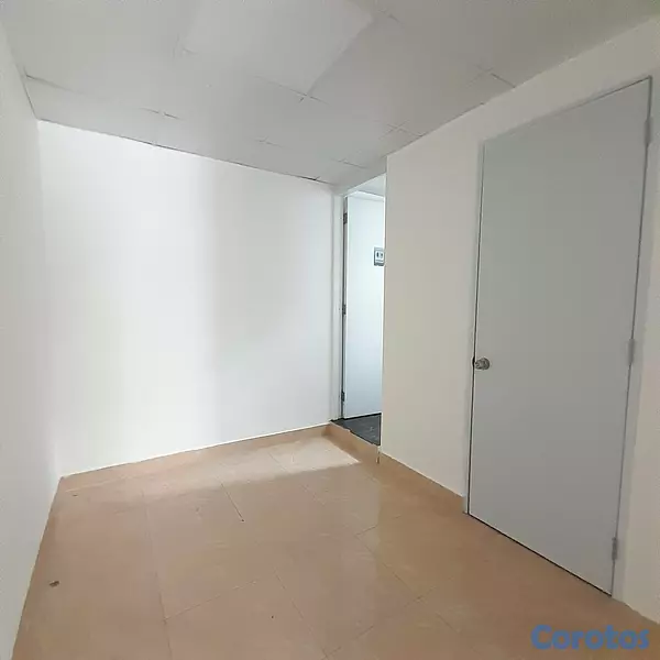 oficinas y locales comerciales - Local en alquiler en la Av Rómulo Betancourt Bella 9