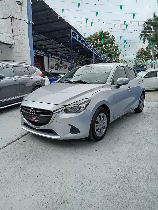 carros - MAZDA DEMIO 1