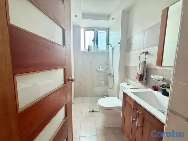 apartamentos - vendo la Esperilla piso 7 tres habitaciones 2.5 baños 3  parqueos balcón servici 4