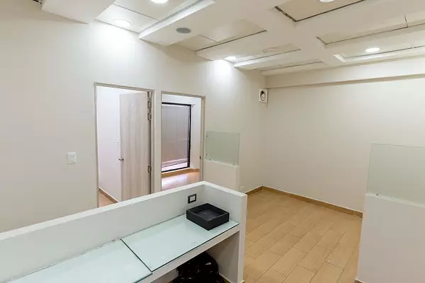 oficinas y locales comerciales - Alquiler local en Primer nivel  5