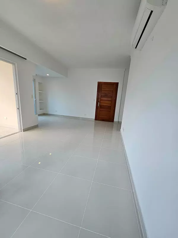 apartamentos - Amplio apartamento en renta  en el sector de Mirador Norte, próx. AV. 27 FREBREO 8
