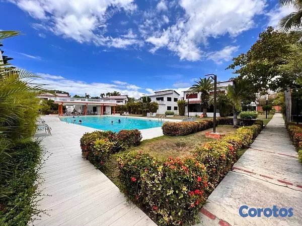 casas vacacionales y villas - Villa en venta en Juan Dolió, Residencial Cerrado.  2