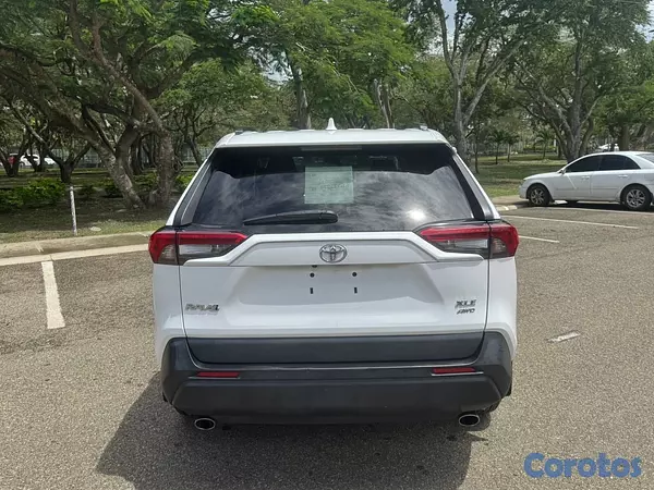 jeepetas y camionetas - Toyota RAV4 XLE 2021
 5