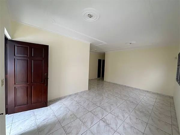 apartamentos - 1er nivel de renta próximo a la Juan Pablo Duarte 1