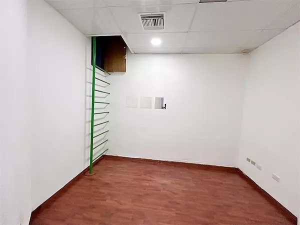 oficinas y locales comerciales - Amplio local en el renacimiento  6