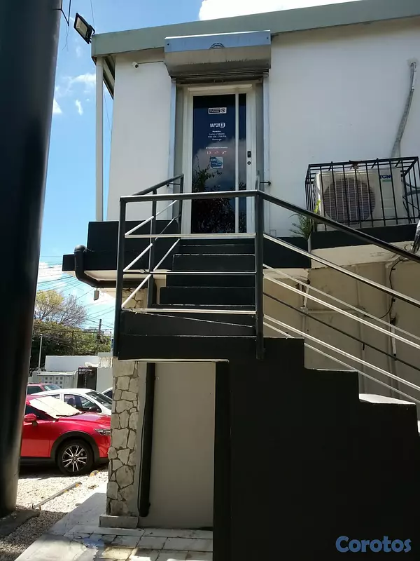 oficinas y locales comerciales - Local en alquiler en la Av Rómulo Betancourt Bella 10