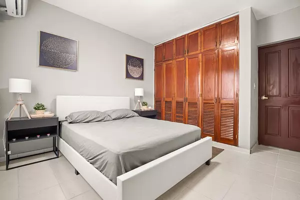 apartamentos - Apartamento en gazcue 2do nivel 125 mts 

2 habitaciones 
2,5 baños 
1 parqueo 
 6