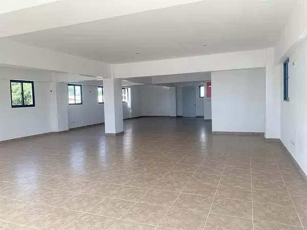oficinas y locales comerciales - Local espacio abierto amplio  2