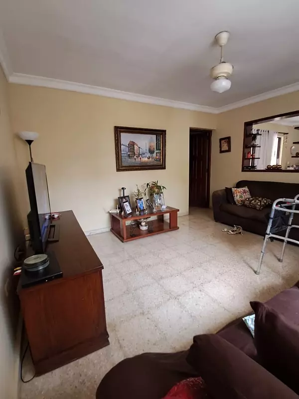 casas - En Venta Casa en Los Jardines del Sur
336.38 mts Solar
321 mts construcción  9