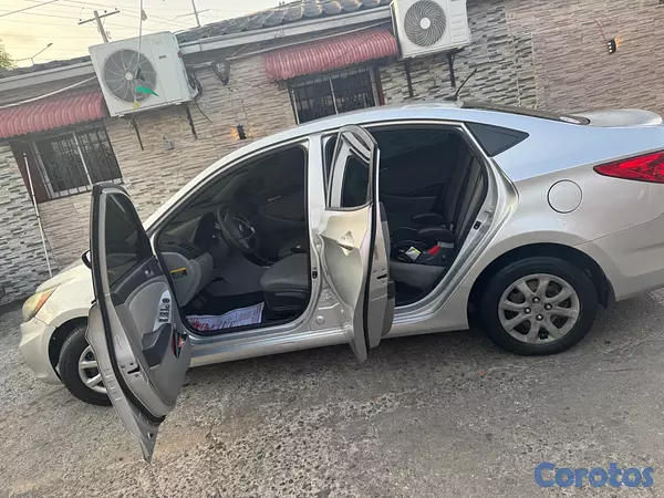 carros - Hyundai Accent  10