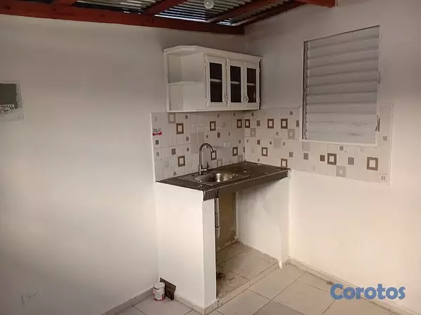 habitaciones y viviendas compartidas - Alquilo Aparta Studio Hombre solo Dominicano los M 4