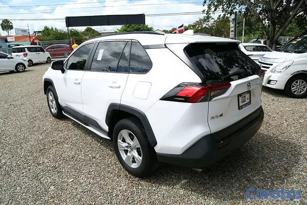 jeepetas y camionetas - Toyota rav4 2020 xle clean carfax  6