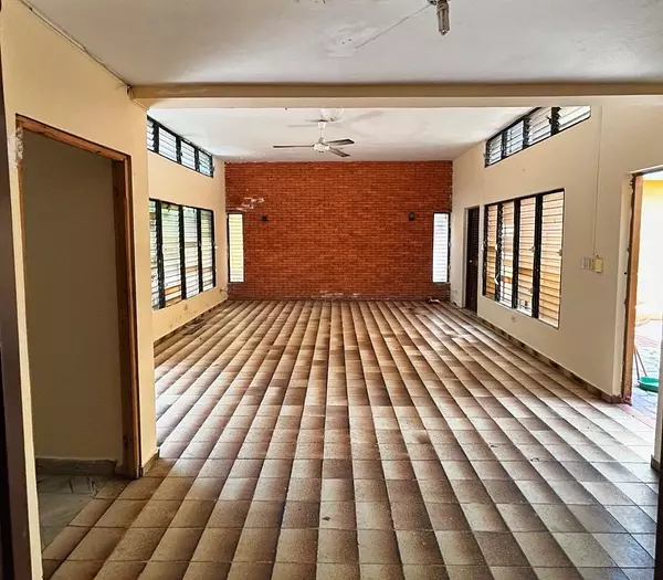 casas - Propiedad comercial céntrica 6