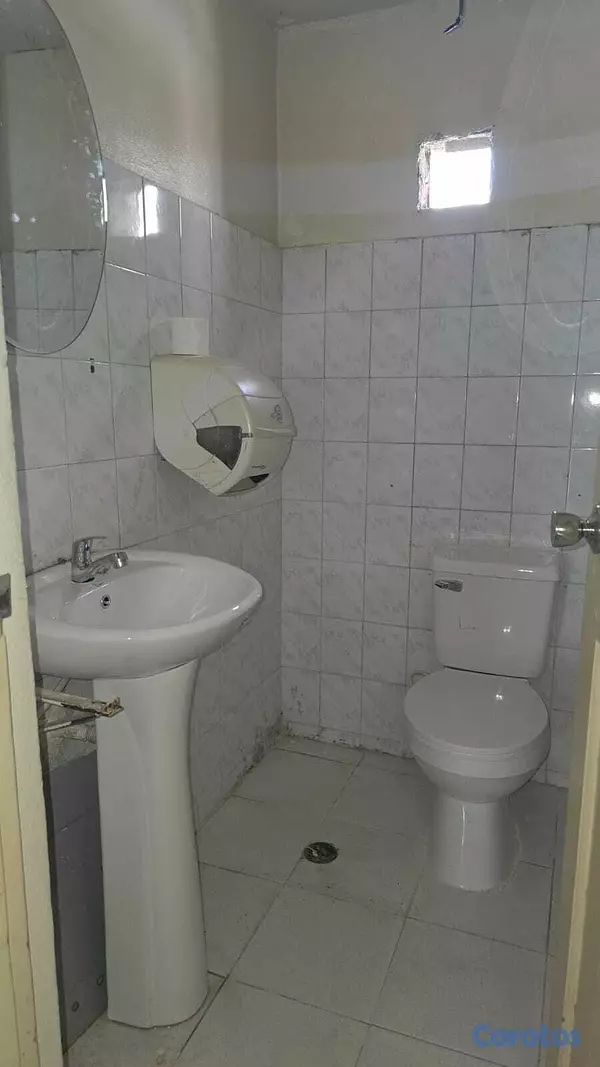 oficinas y locales comerciales - Alquilo Local en Av. Rómulo Betancourt, Excelente Punto Comercial 6