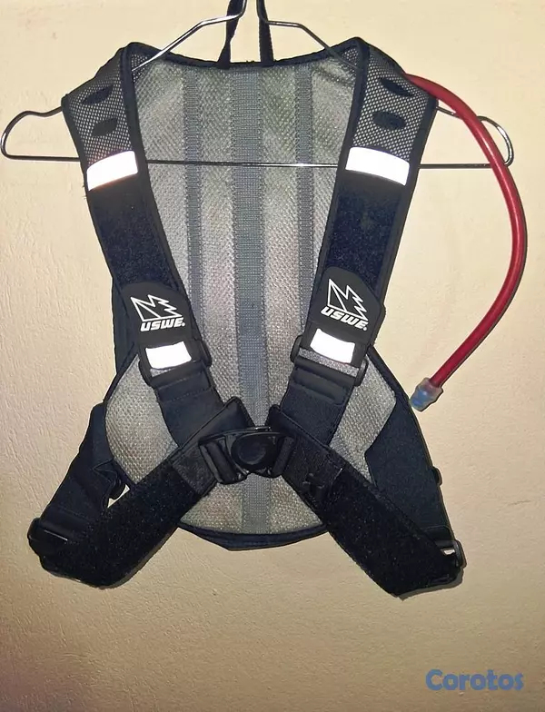 Artículos Deportivos - Mochila de hidratación con depósito de agua  4