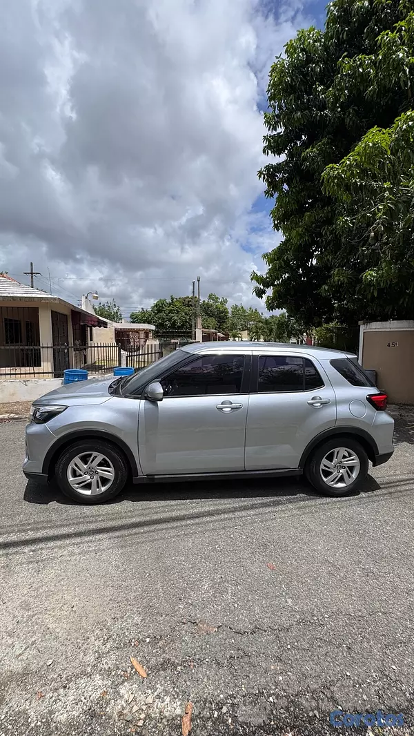 jeepetas y camionetas - Toyota Raize 2024 full-Único dueño 
 3