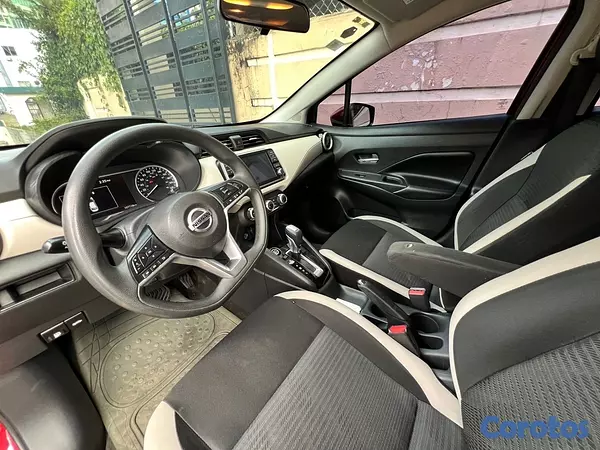 carros - Nissan versa rojo  9
