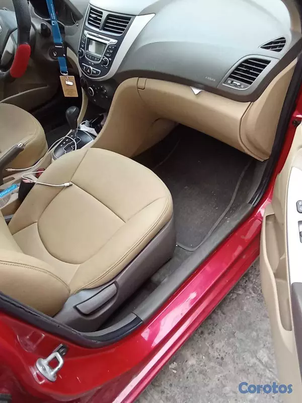 carros - 🔥 Hyundai Accent 2013 Automático 🔥 ¡RD$385,000 y A 8