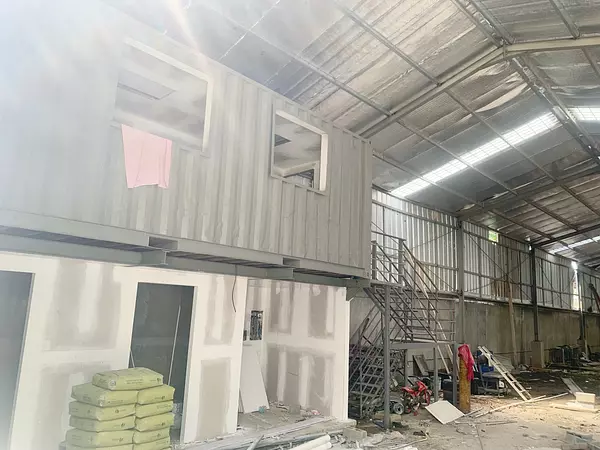 oficinas y locales comerciales - Nave céntrica y amplia  4
