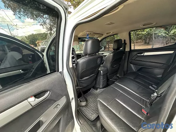 jeepetas y camionetas - Está en excelentes condiciones. 13