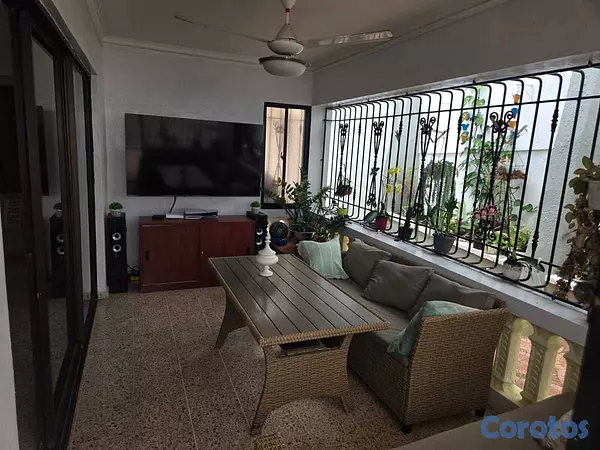 casas - Casa de 2 Niveles en Venta – Colinas del Seminario 11
