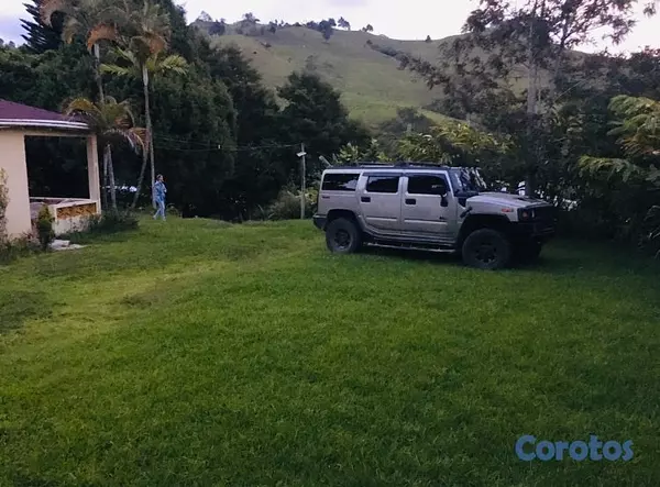 jeepetas y camionetas - SE VENDE HUMMER H2 7