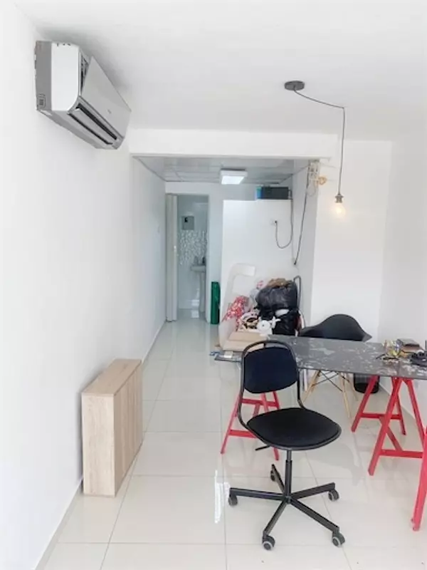 oficinas y locales comerciales - Local en el millon céntrico y comercial  4