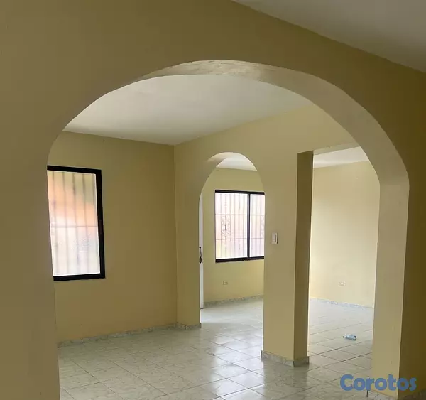 casas - Se alquila una casa sin marquesina. 3