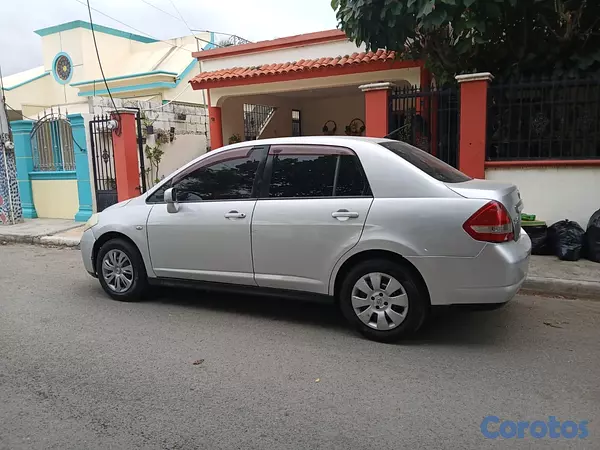 carros - Se vende Nissan latió 2009 como nuevo usado 7