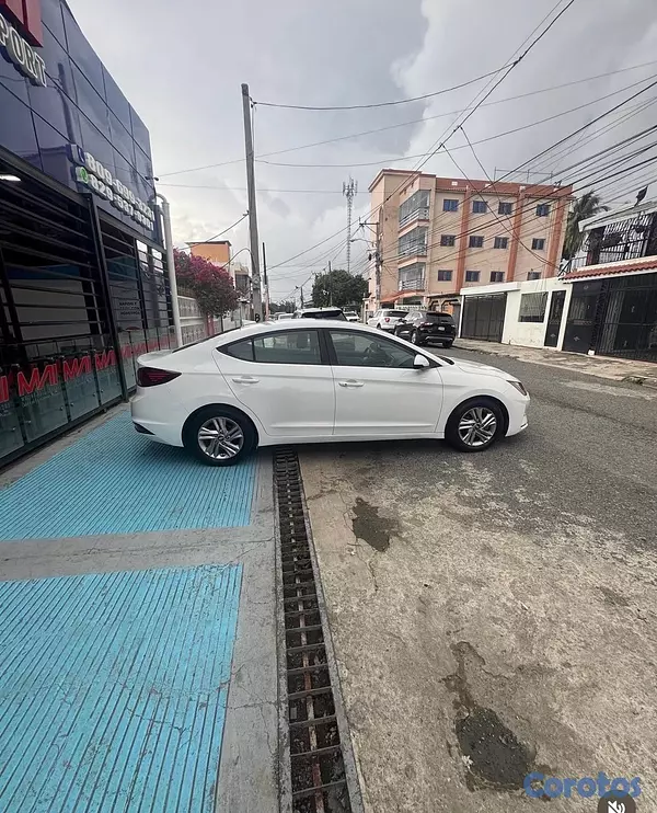 carros - Hyundai Elantra Limited 2020 3