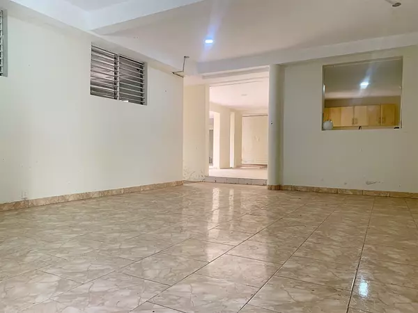 oficinas y locales comerciales - De oportunidad casa con fines comerciales o de vivienda 2