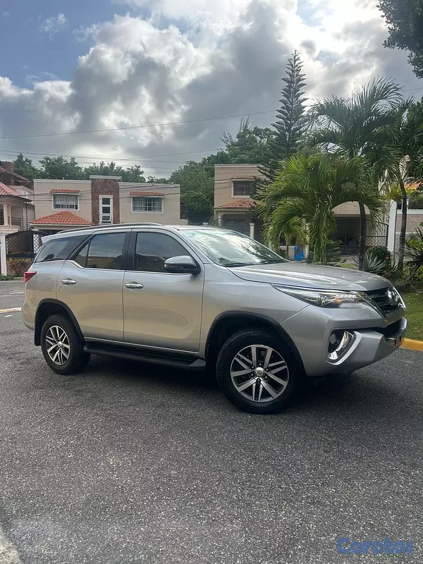 jeepetas y camionetas - Toyota Fortuner 2020 5