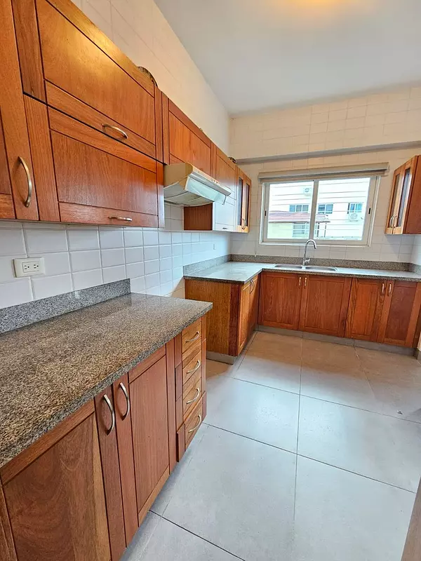apartamentos - Amplio apartamento en renta  en el sector de Mirador Norte, próx. AV. 27 FREBREO 10