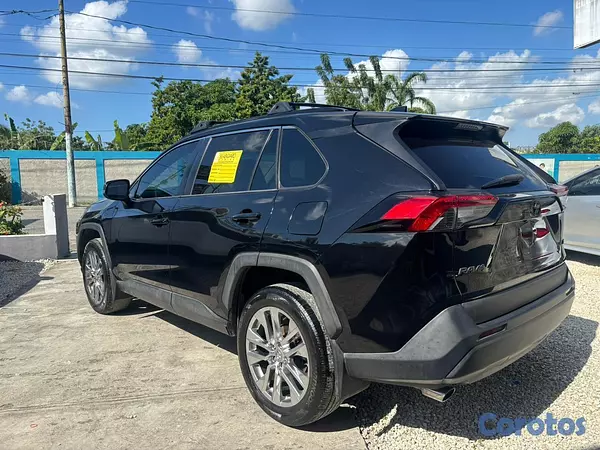 jeepetas y camionetas - TOYOTA RAV4 XLE 2020 4