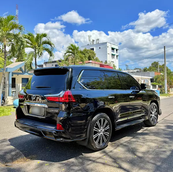 jeepetas y camionetas - lexus LX 570 2017  3
