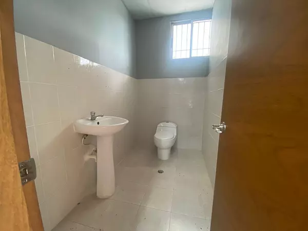 oficinas y locales comerciales - 🔵Alquilo Local 350 mts 3er piso en Gazcue  para oficina o negocio 
 5