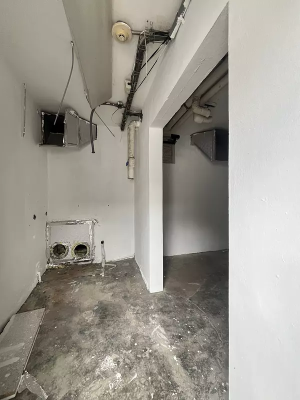 oficinas y locales comerciales - Local en alquiler con Drive thru en avenida principal 6