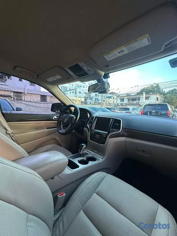 jeepetas y camionetas - Jeep Grand Cherokee Laredo 2016 7