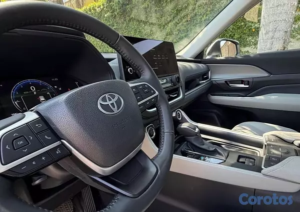 jeepetas y camionetas - 🚗Toyota Highlinder XLE 2025 - Como nueva, full de lujo.  4