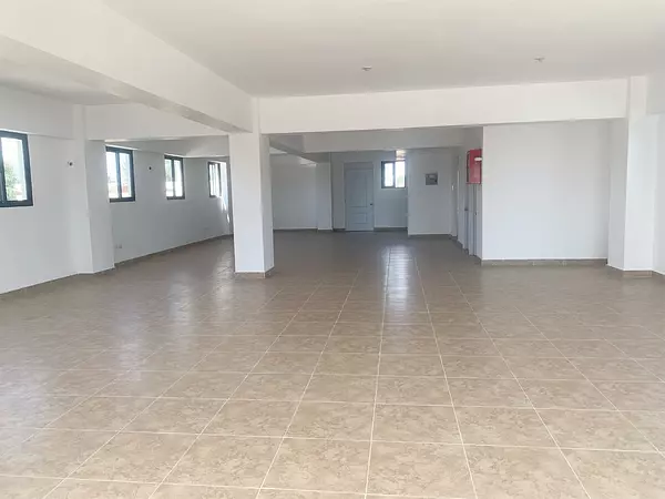 oficinas y locales comerciales - Local espacio abierto amplio  4