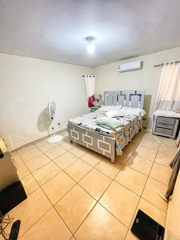 apartamentos - Apartamento en Venta, Altos de Arroyo Hondo II RD$5,000,000
- Piso 2
- 116mt2
-  7