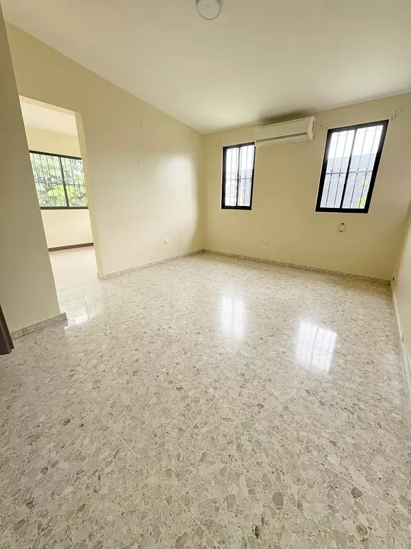 casas - Propiedad céntrica en Alquiler  4