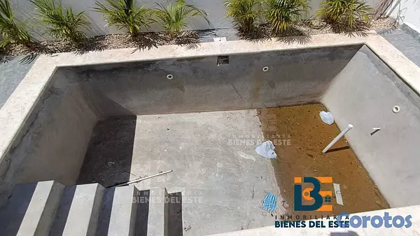 casas - Se Vende Nueva y Moderna Casa con Piscina ubicada  3