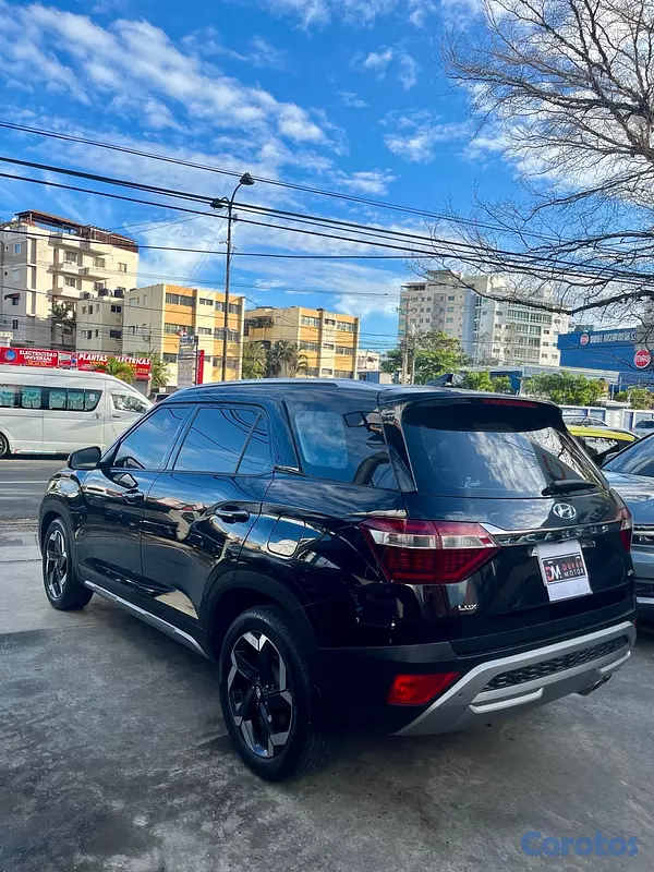 jeepetas y camionetas - Hyundai Cantus LUX 2022 6