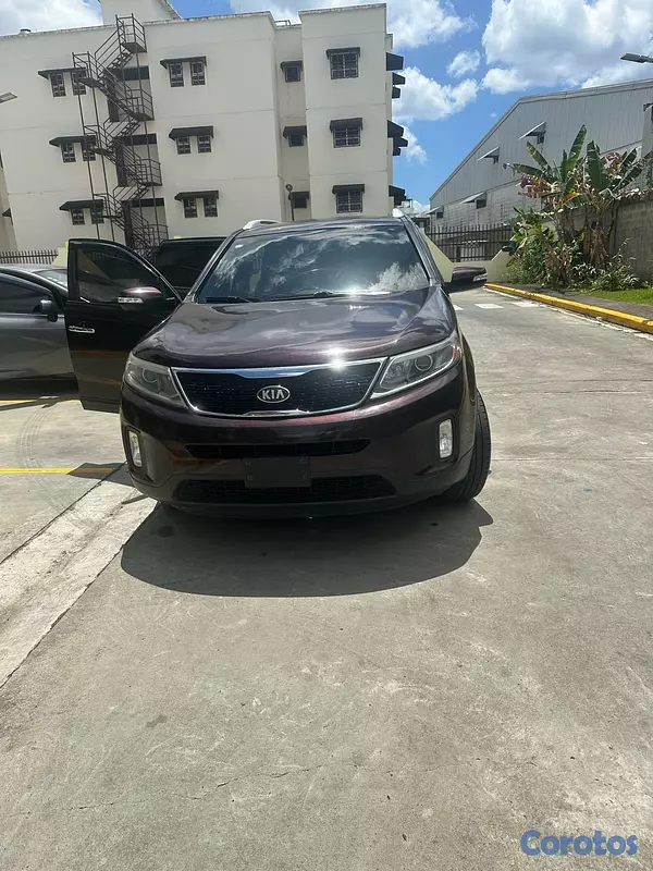 jeepetas y camionetas - vendo Vehículo Kia sorento  2