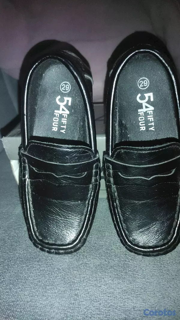 ropa y zapatos - vendo estos zapatos de niño, solo lo uso 2 veces en diciembre, le apretaban.  2