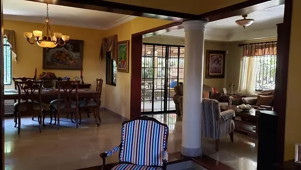 casas - Vendo casa en las Praderas 250 metros de Solar 
Construcción 250 más terraza 25  1