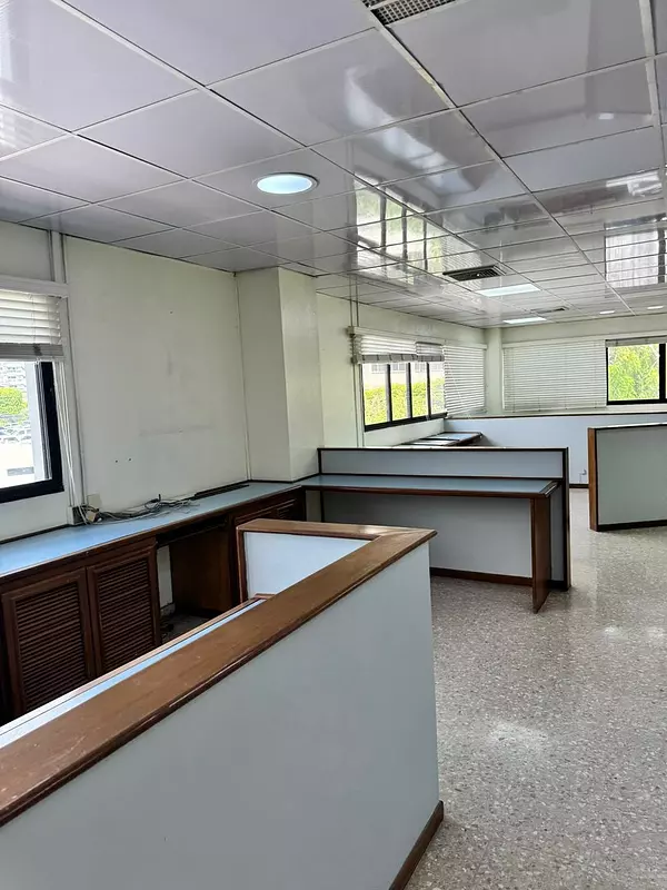 oficinas y locales comerciales - Alquilo Local 500 mts La Julia 4