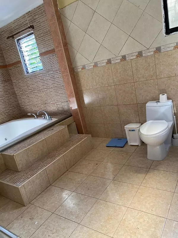 casas - Residencia de 2 Niveles en Los Laureles  5